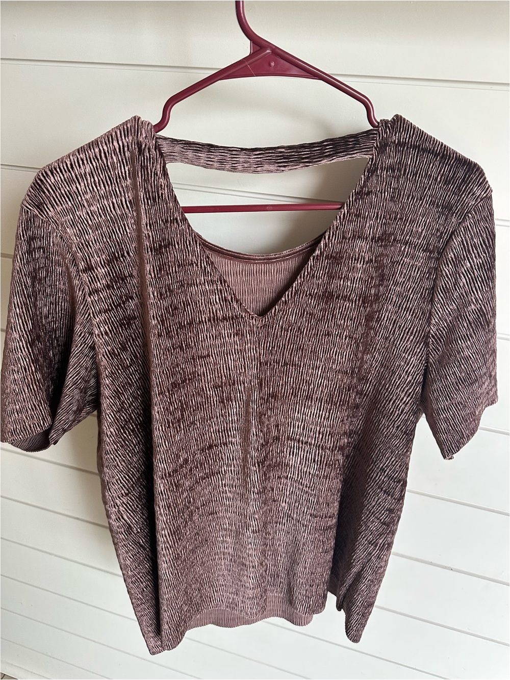 Textured V-Neck Short Sleeve Blouse in Mauve Pink